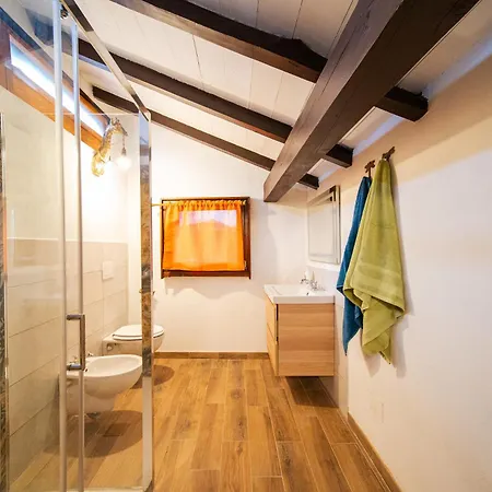 Affittacamere Barn&bloom Rustico Del 1800 Monguzzo